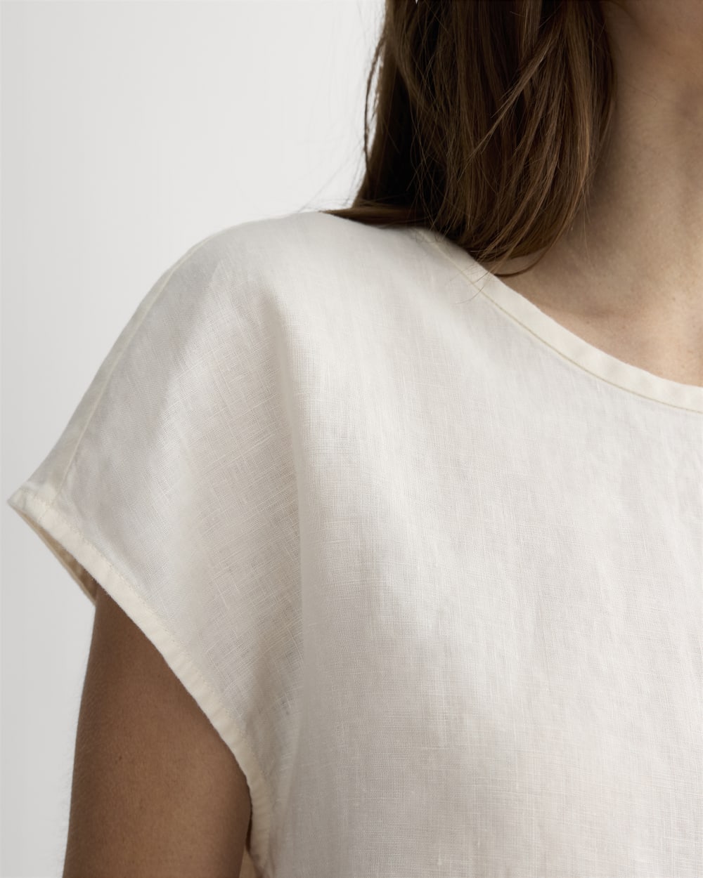 The Muscle Top in Linen | Bone - Image 4