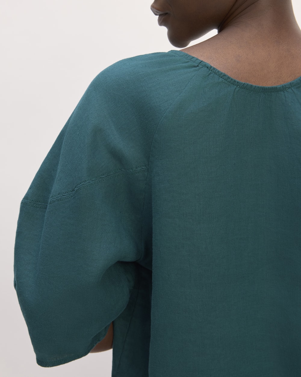 The Scoop Top in Linen | Dark Sea - Image 5