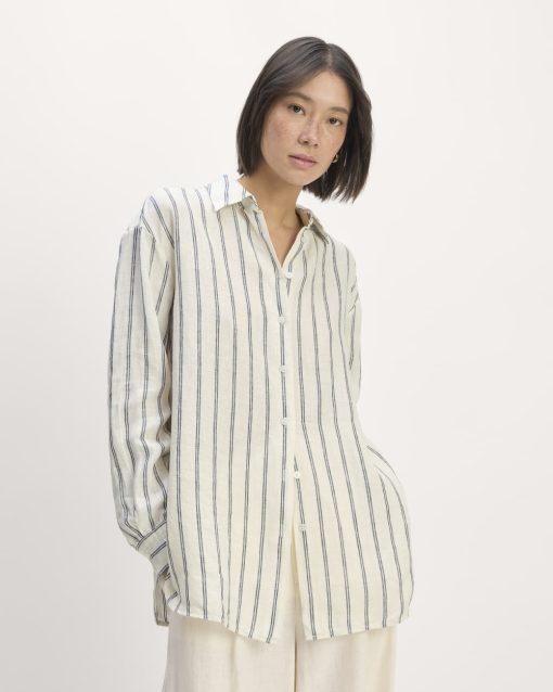 The Boyfriend Shirt in Linen | Bone/Navy