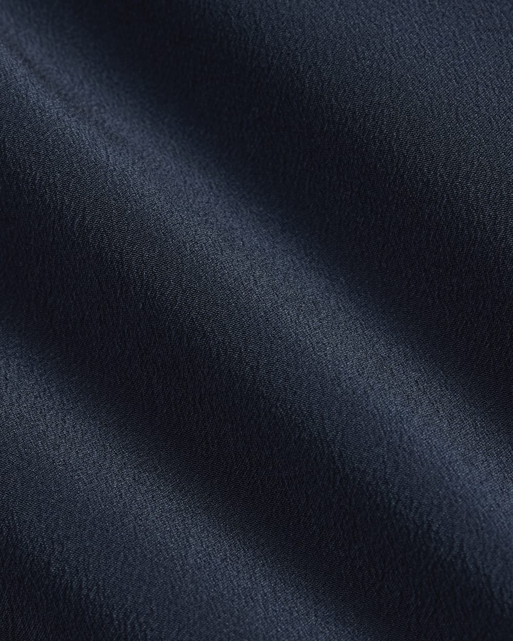 The Notch Shirt in Washable Silk | Navy - Image 6