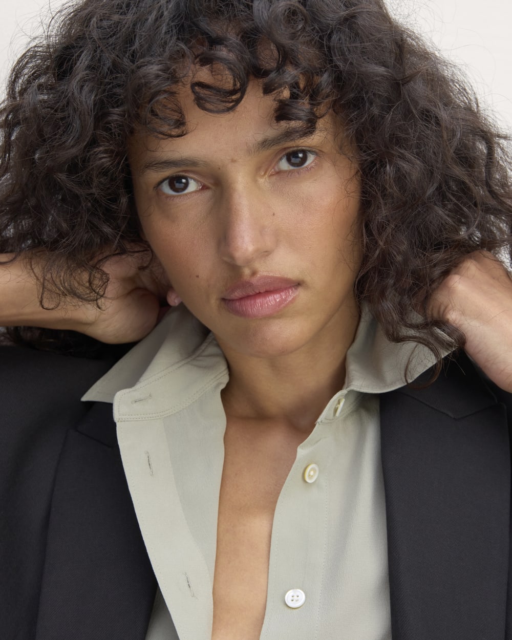 The Boyfriend Shirt in Washable Silk | Seagrass - Image 4