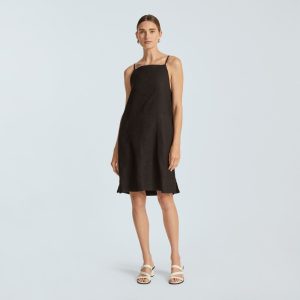Alternative view of The Linen Apron Dress | Black