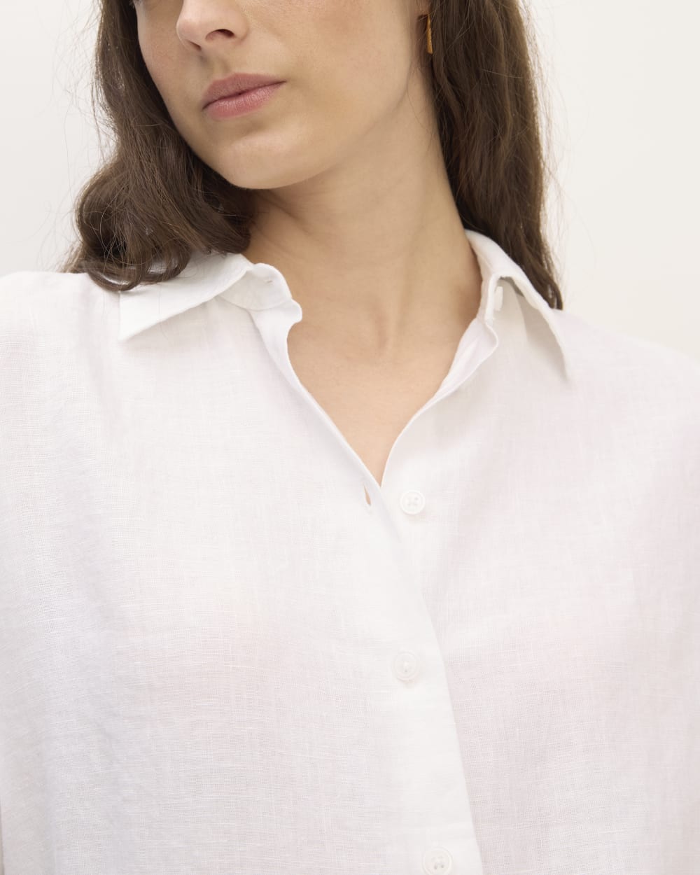 The Boyfriend Shirt in Linen | White - Image 4