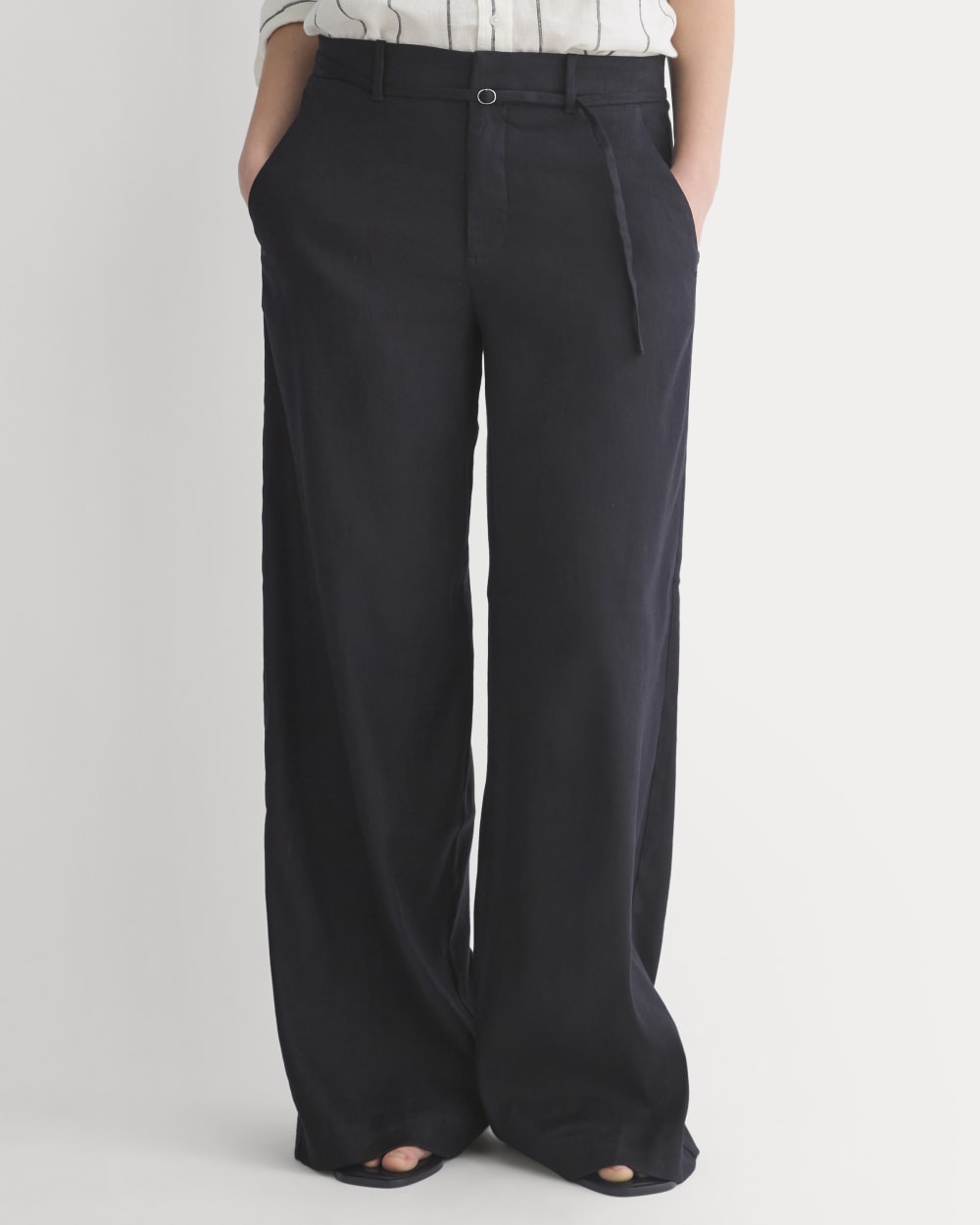 Wide-Leg Belted Pant in Stretch Linen | Black | Regular - Image 3