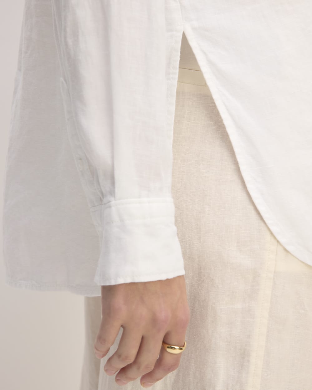 The Boyfriend Shirt in Linen | White - Image 5
