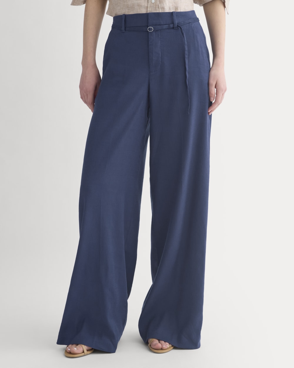 Wide-Leg Belted Pant in Stretch Linen | Navy | Regular - Image 4