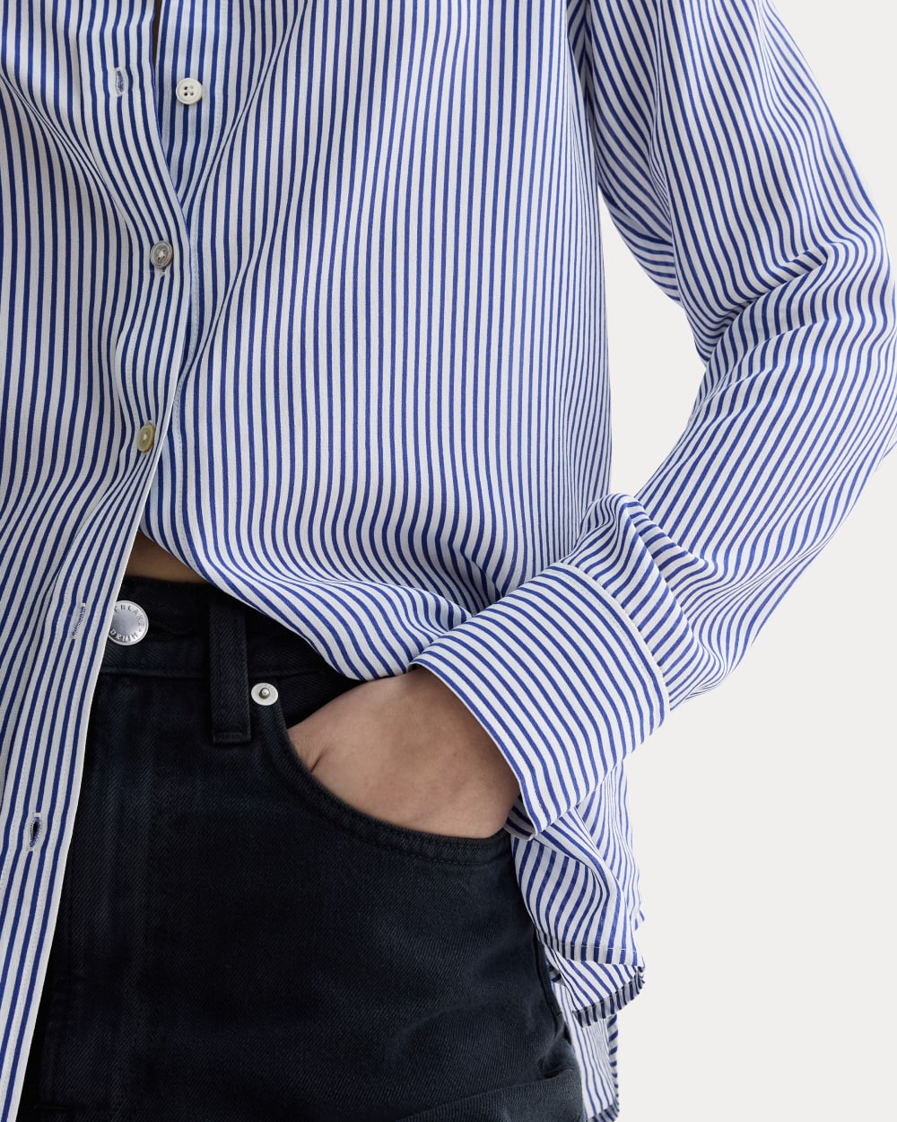 The Must-Have Shirt in Washable Silk | Blue / White - Image 4