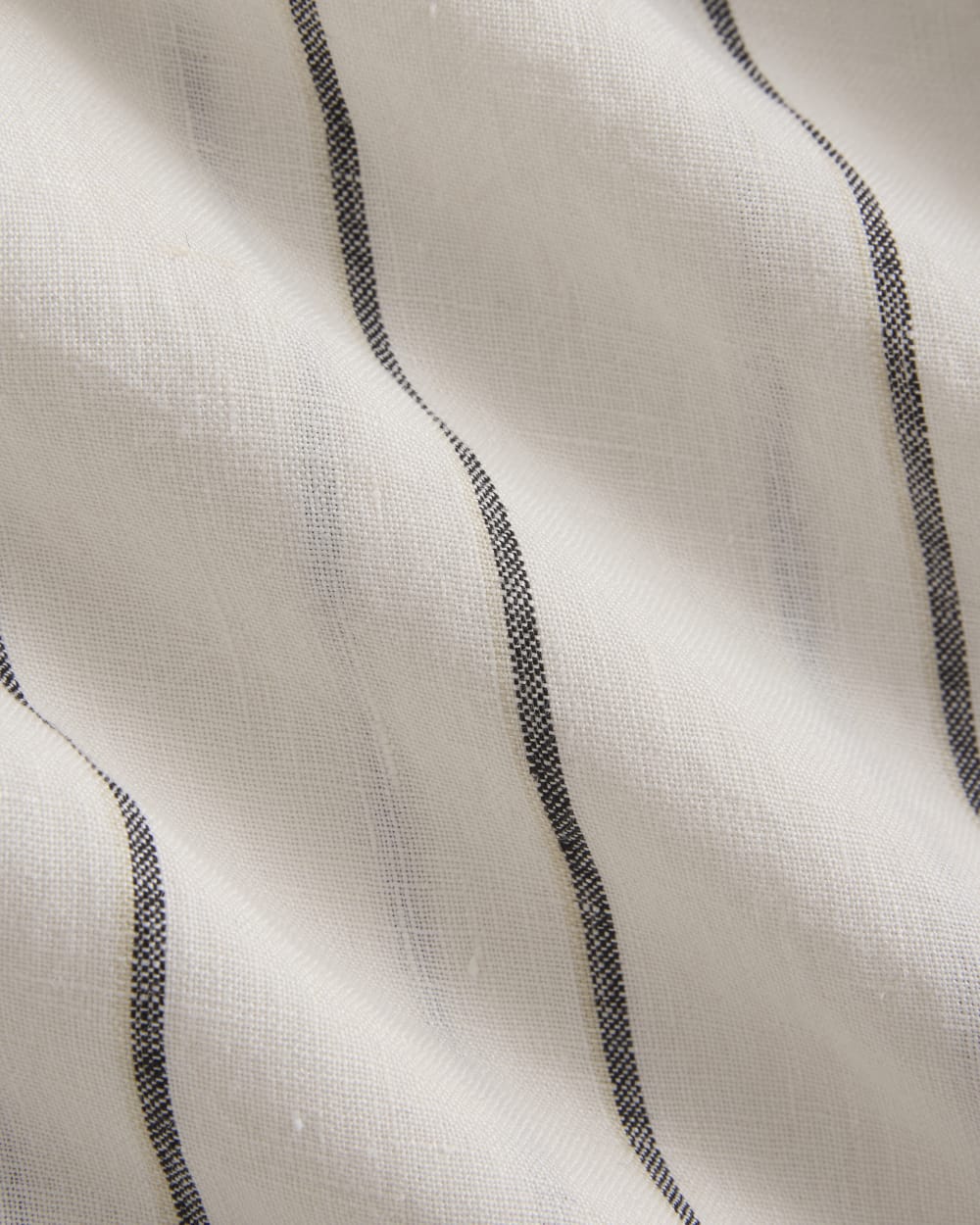 Popover Shirt in Linen | Gardenia/Meteorite - Image 7