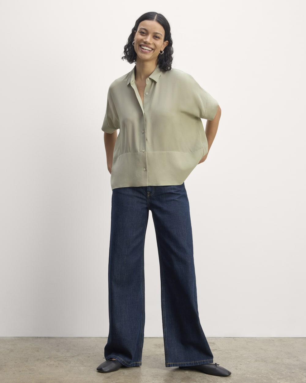 The Boxy Shirt in Washable Silk | Seagrass - Image 3