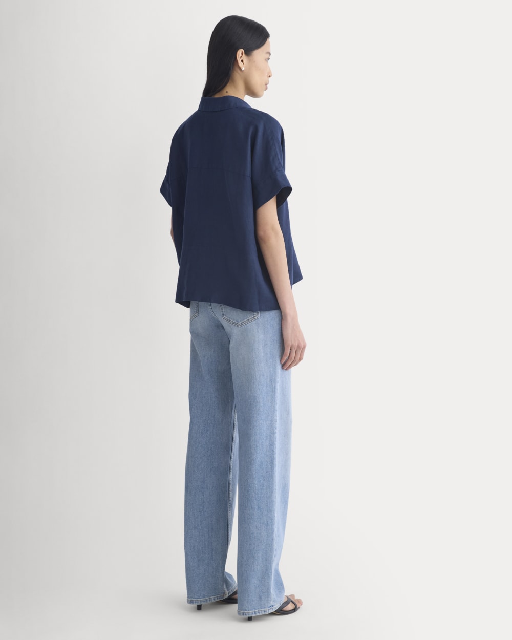 The Boxy Shirt in Linen | Navy - Image 5