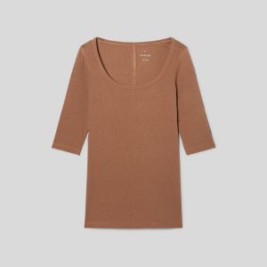 Alternative view of The Luxe Micro-Rib Scoop-Neck Tee | Carob Brown