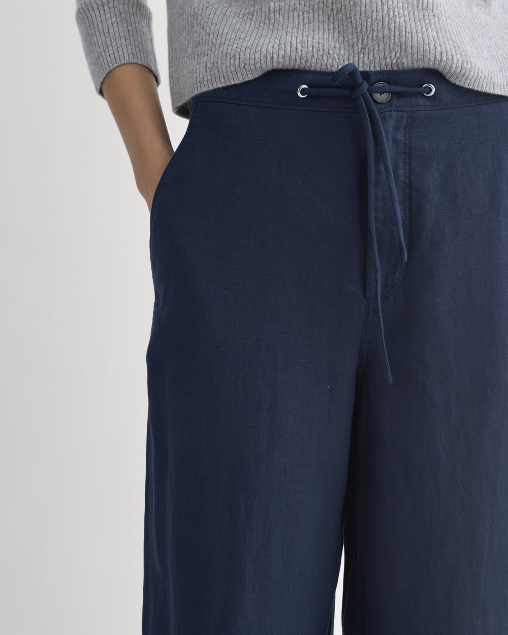 Wide-Leg Drawstring Pant in Linen | Navy - Image 4