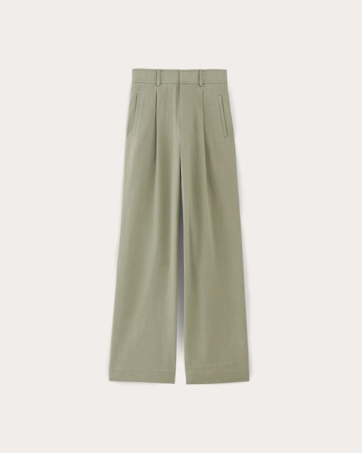 Alternative view of The Draper Pleated Pant in Buttersmooth | Seagrass | 32 Inseam