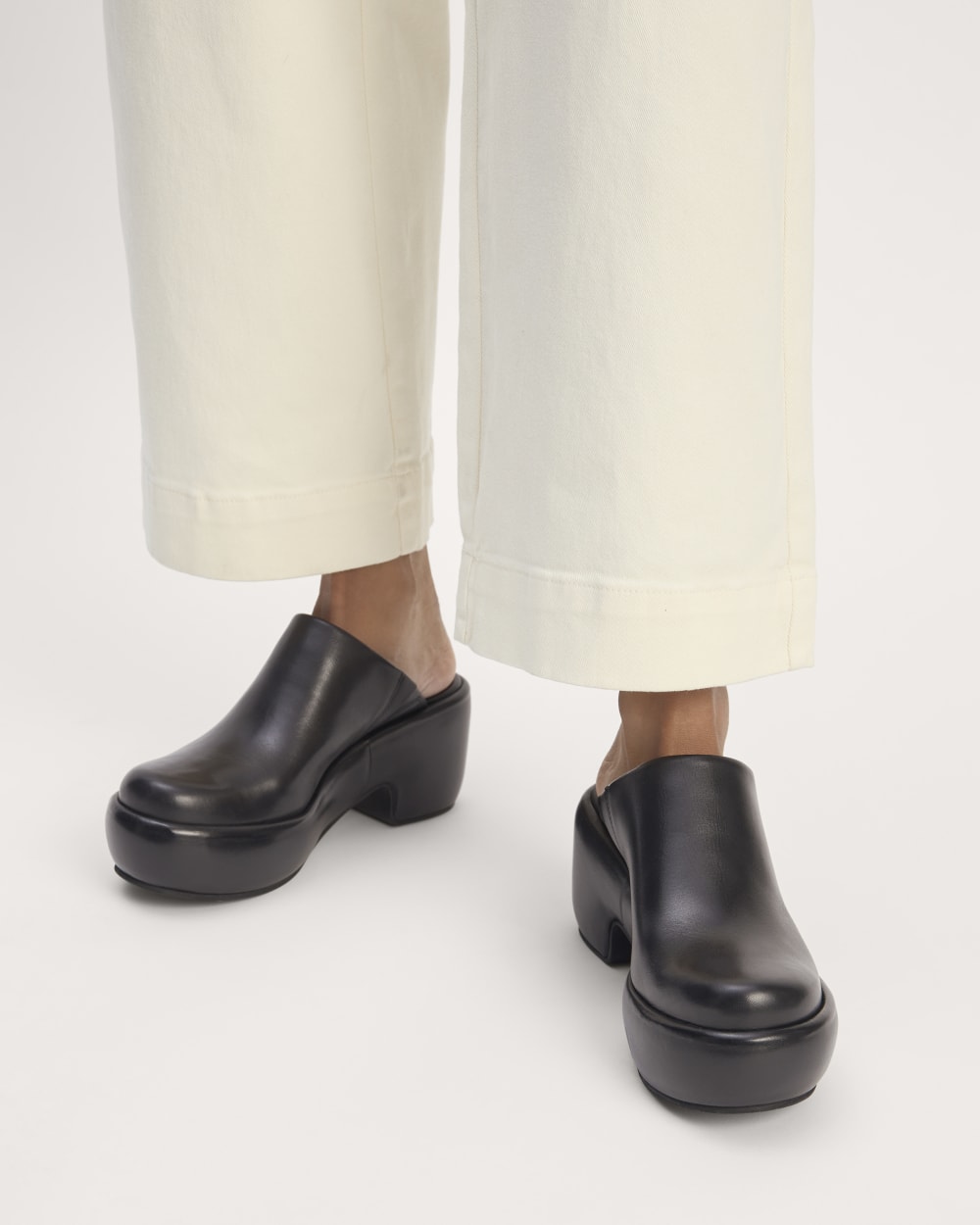 The Puffa Clog | Black - Image 2