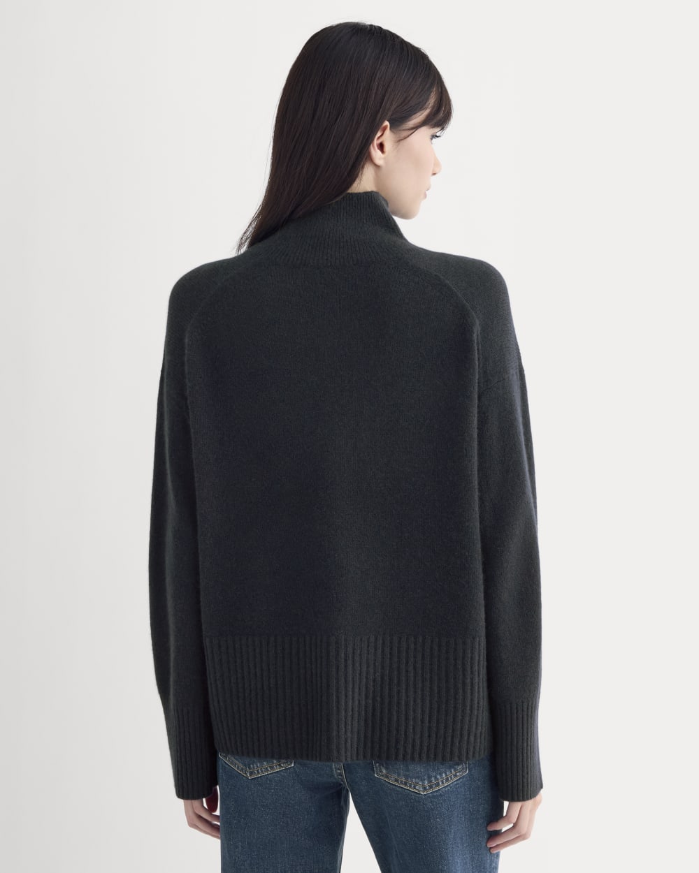 The Boxy Turtleneck in Cashmere | Navy - Image 5