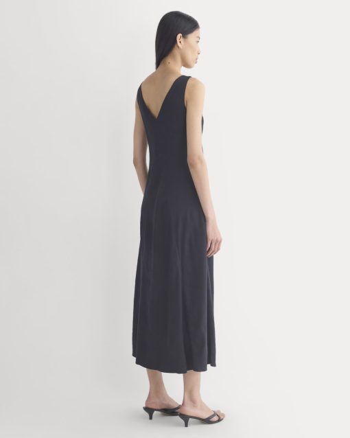 Alternative view of Deep V Seamed Dress in Stretch Linen | Black