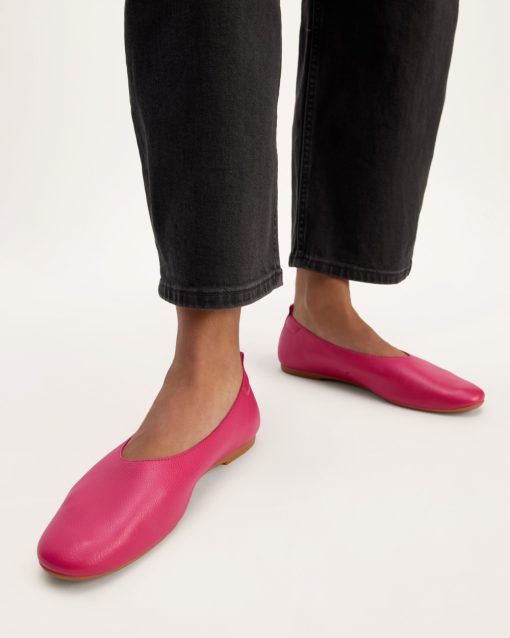 Alternative view of The Day Glove | Red Currant