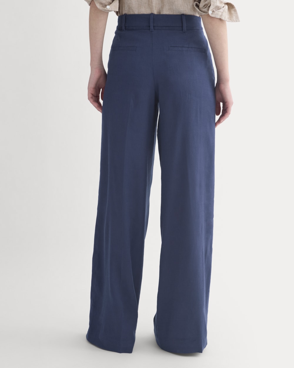 Wide-Leg Belted Pant in Stretch Linen | Navy | Regular - Image 5