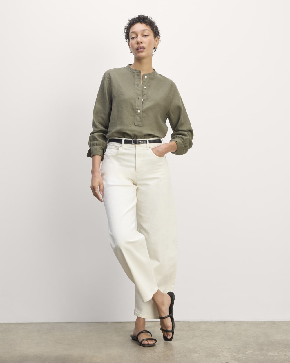 The Henley Shirt in Linen | Kalamata - Image 2