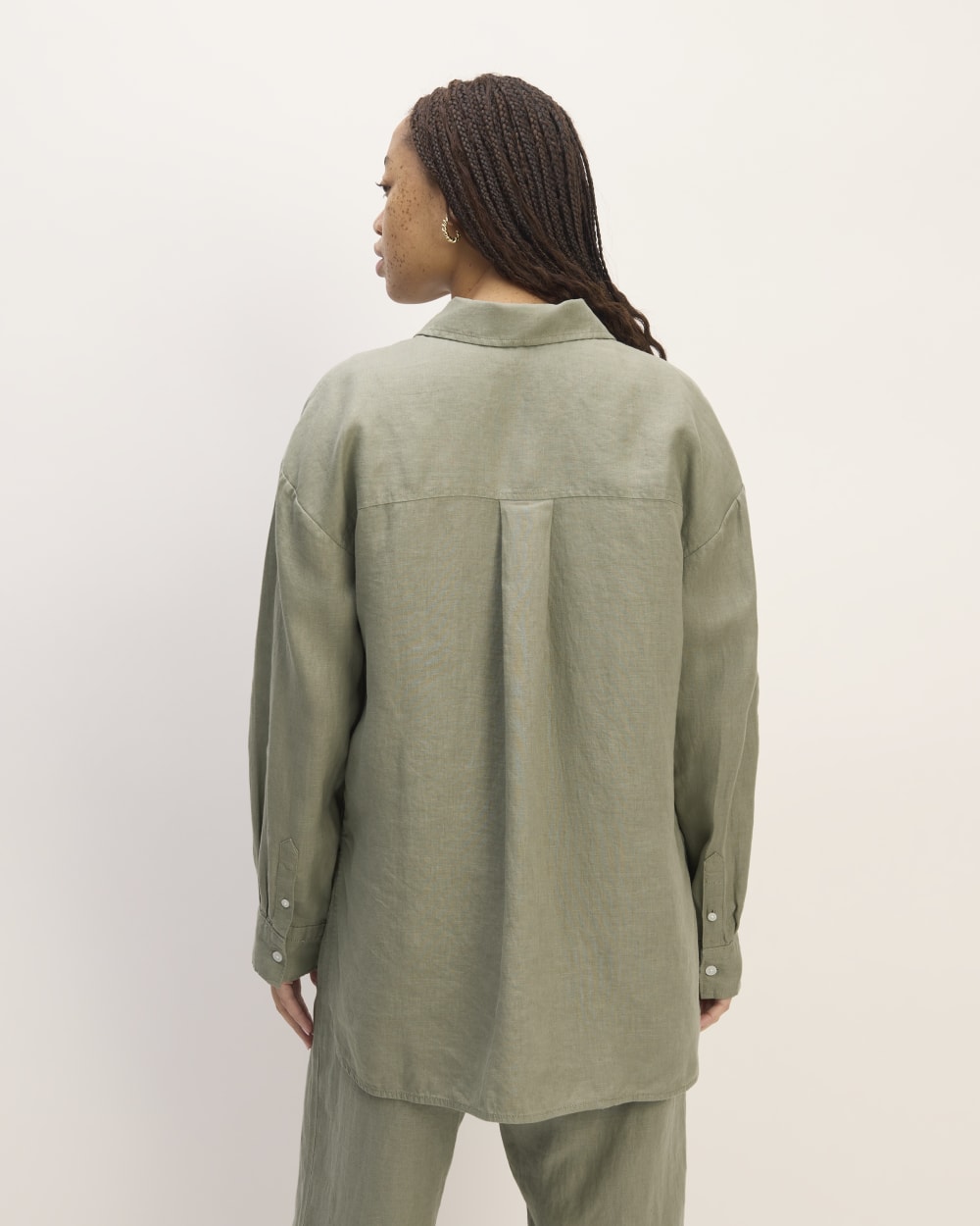 The Boyfriend Shirt in Linen | Sage Green - Image 6