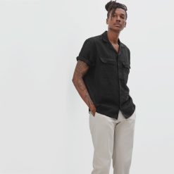 Alternative view of The Resort Shirt in Linen | Black