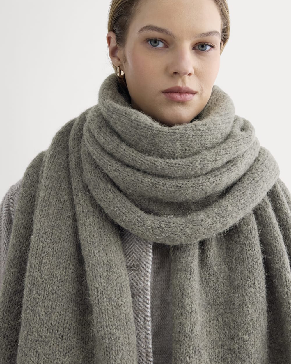 Plush Alpaca Scarf | Mid Grey Heather/ Bone - Image 3