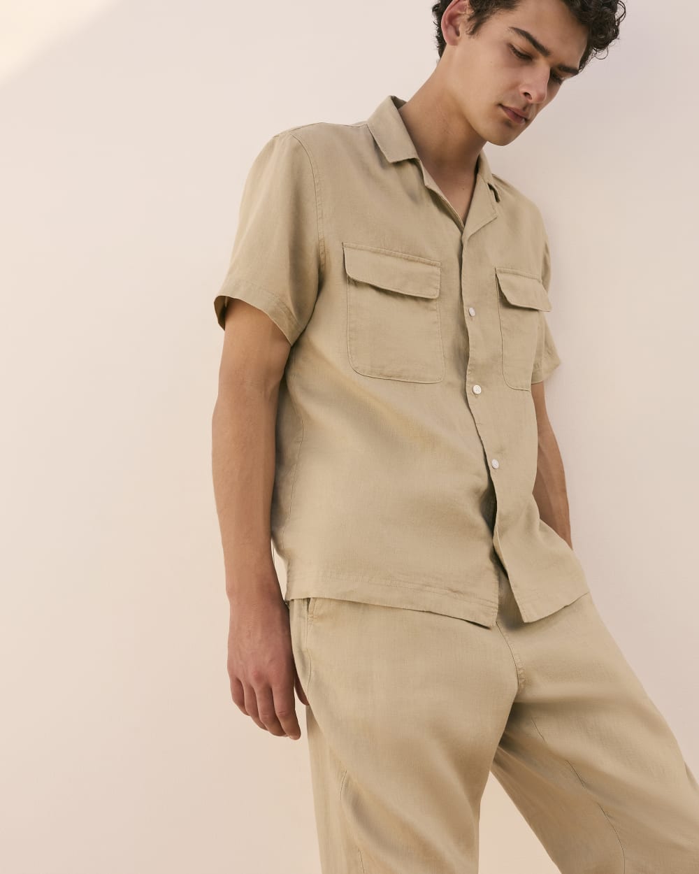 The Resort Shirt in Linen | Trench Coat Khaki - Image 2